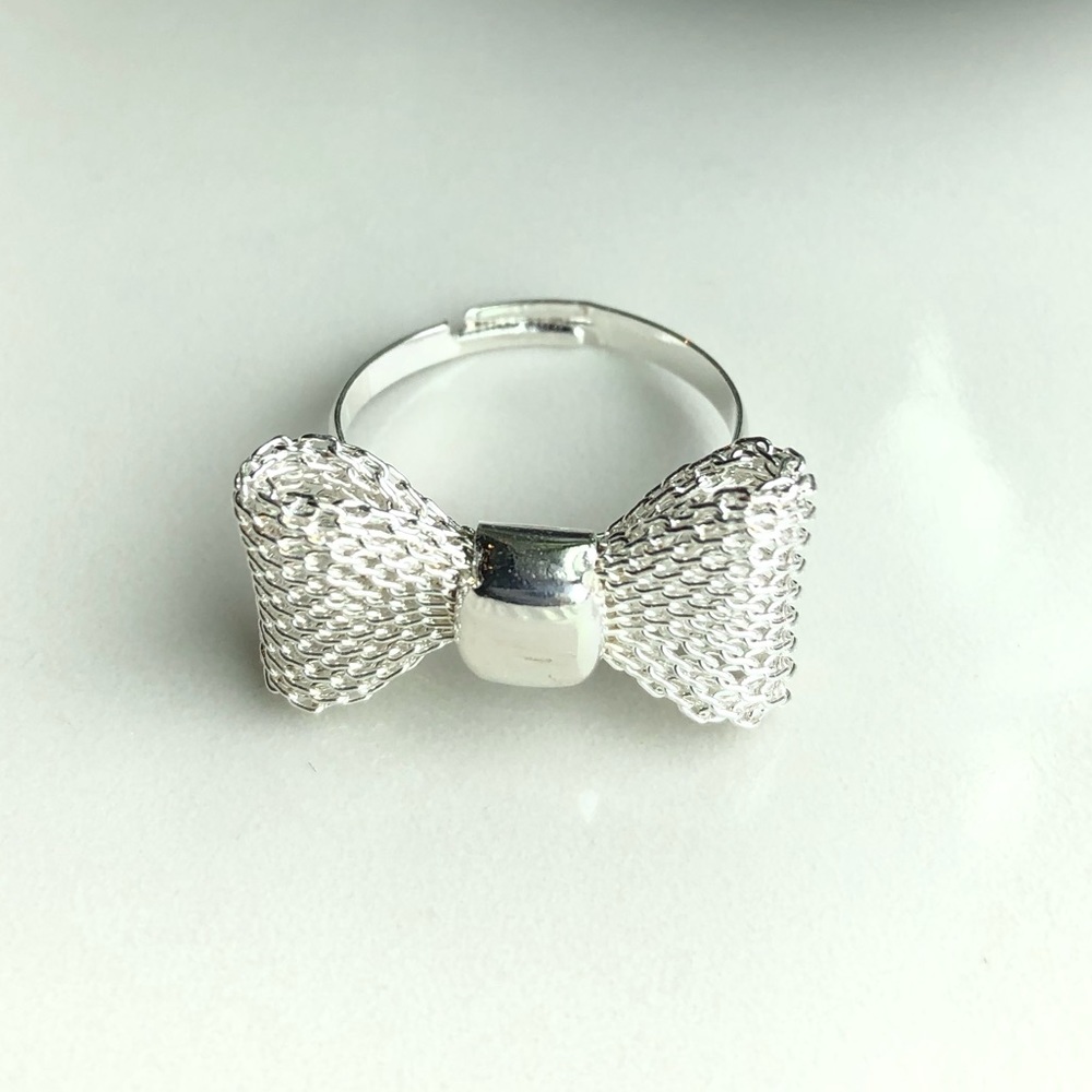 Bow Ring Mesh Design Silver NWT Adjustable